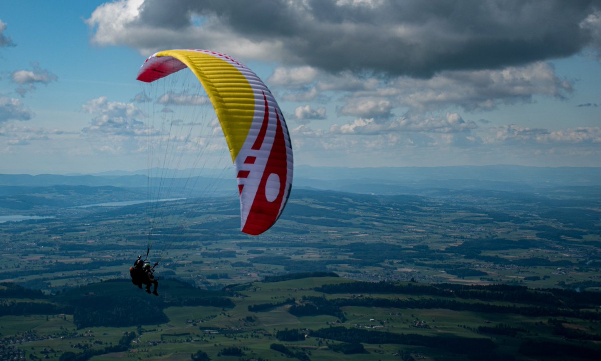 ActivitiesSwiss's tweet photo. Sunday- Fun day is here☺️- Get to know the magic of Switzerland from the air with a 2 hour of paragliding adventure🪂 

.
.
. #paraglidingswitzerland #paragliding #swissair #adventureswitzerland https://t.co/KAju6IEsGO
