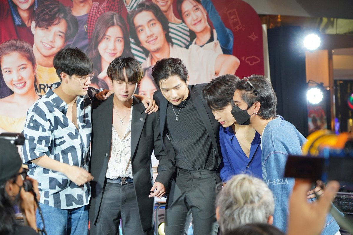แก๊งอื่น "บูม" แบบไหนไม่รู้?
แต่แก๊งนี้ วันนี้ขอ กอดคอ "บูมให้ใจฟู" 
😊🔥🎉

#OhmNanon #โอมภวัต 
#นนนกรภัทร์ #ohmpawat #mynameisnanon #chimonac #Lee_Thanat #ssingss 
#สามทหารเสียY2K

#ใจฟูสตอรี่ #jaifustory
#Taimajor #M39