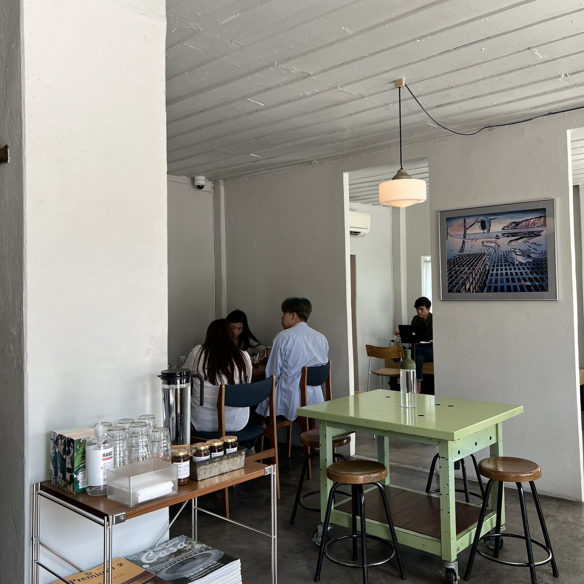 _everydaywithus's tweet photo. khagee🥯 — คาเฟ่เล็กๆโทนขาวนำ้ตาลในเชียงใหม่ vibe ในร้านดีมากๆ มีขนมเบเกอรี่ให้เลือกค่อนข้างหลากหลาย และ เป็นอีกหนึ่งคาเฟ่ที่ใครมาเที่ยวเชียงใหม่ก็ควรลองแวะมา

#_everydaywithus
#อร่อยบอกต่อ #รีวิวคาเฟ่ #คาเฟ่เชียงใหม่ @aroii https://t.co/1GRN0hNzXM