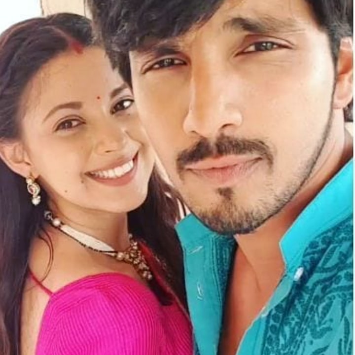 Jashn_ebahara's tweet photo. It's been long one year 😃
#ShiVi #KDice #AlchemyOfSouls 
#Oneyear #OneYearAnniversary #OneYearOnTwitter #Twitter https://t.co/p8J7kNdGBr