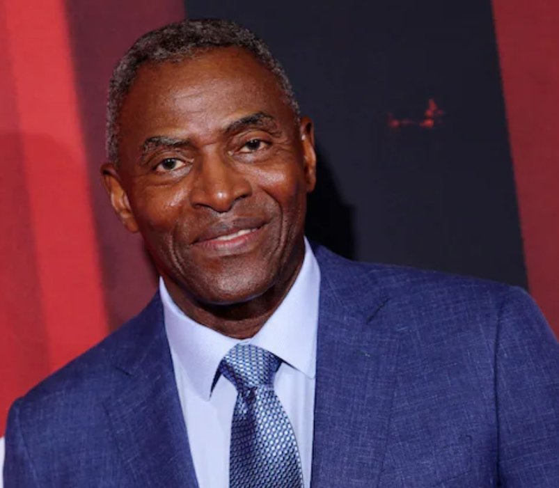 AnimatedJL's tweet photo. Happy Birthday to @CarlLumbly! One of the many roles he's played in his career was being the voice of J'onn J'onzz / Martian Manhunter on Justice League &amp; Justice League Unlimited 
Born: August 14th, 1951 #JLReunion https://t.co/ssBGHW4fJW