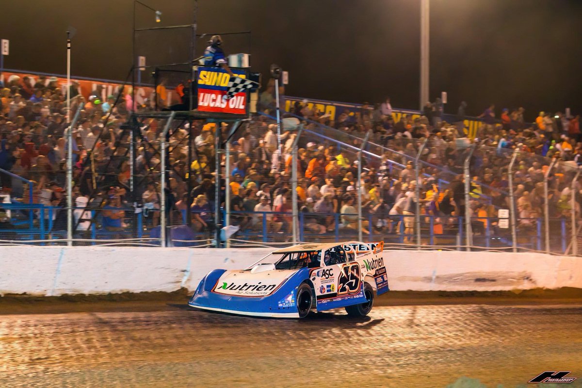 VincentGuliani's tweet image. What a trip! 38 days away from the house. 7 wins. Three Crown Jewels. Can’t wait for Batesville!

📸: @MichaelBoggsPh1 &amp;amp; @HeathLawsonPhto