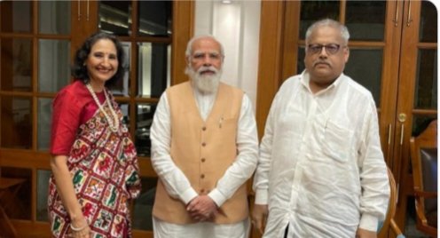 ashupal07082109's tweet photo. देश के प्रमुख निवेशक उद्योगपति राकेश झुनझुनवाला जी की मृत्यु से पूरा देश गमनिय व स्तब्ध है। भगवान उनकी आत्मा को अपने चरणों में स्थान दें और शांति प्रदान करें। ओम शांति शांति https://t.co/M5TBrgwjAl