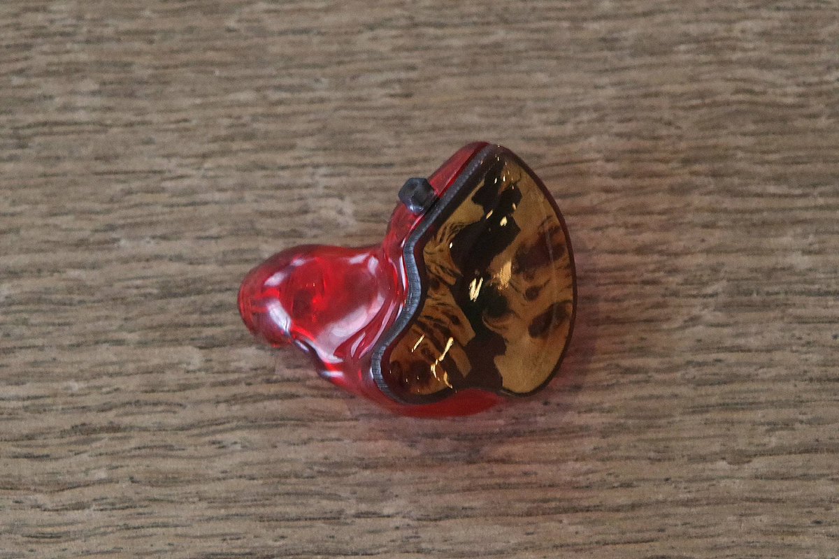reb_audio's tweet photo. \#FiR_Audio カスタムモデル受注受付中/
#final_STORE では、全6種類、それぞれのモデルの試聴機を聴き比べすることができます✨
また、シェルやフェイスプレートのカラーサンプルもご用意しておりますので、色の組み合わせを確かめる際に、ぜひお使いください(⁎˃ᴗ˂⁎)
#カスタムIEM https://t.co/beZs9l51Xx