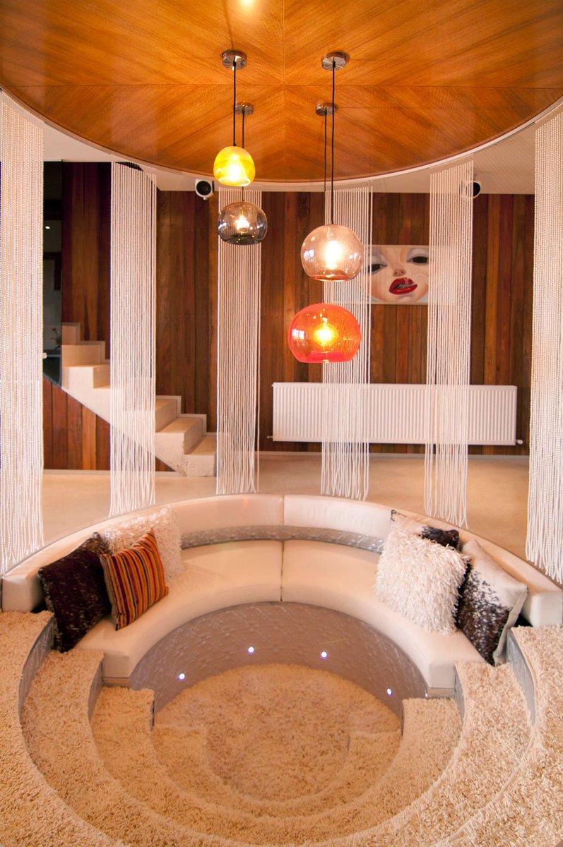 fivefortweeting's tweet photo. A 1973 Living Room.๐#BasementStorageFails https://t.co/LCcfZFMUh3