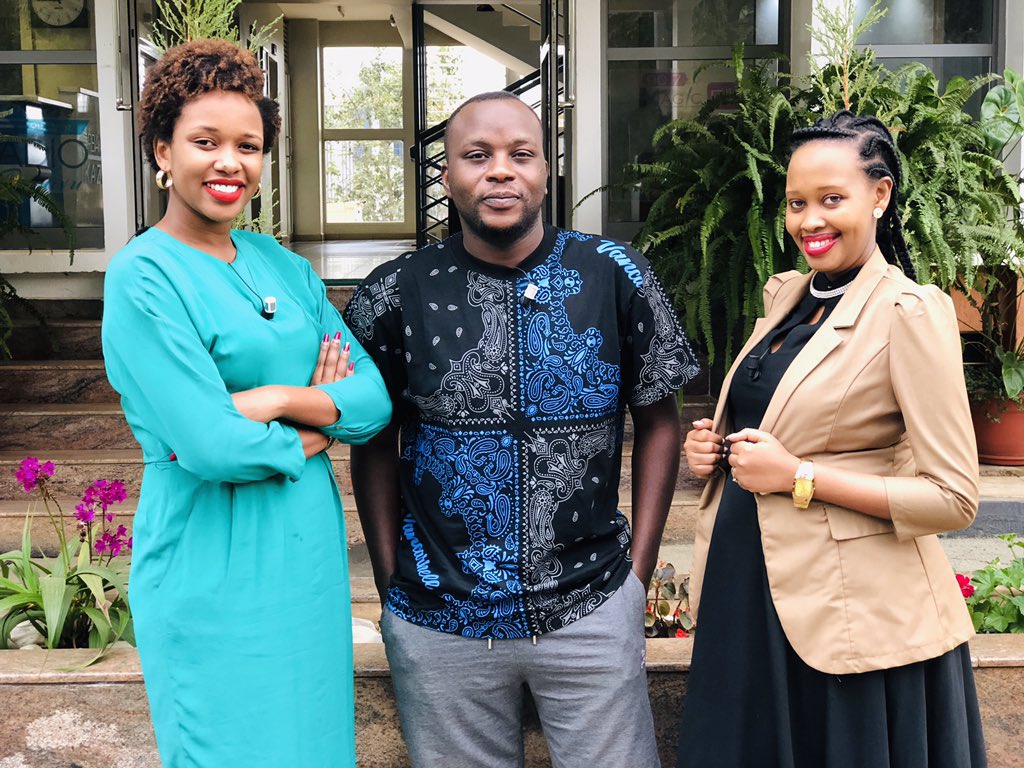 rtvsundaylive1's tweet photo. 🚨 Mwaramutse 🚨 On Air: @djshawnltd @TumusiimeJulie2 &amp; @beckyrocsi 
Ingingo: Nibihe bintu 2 uwo mwicaranye mu rusengero yakoze bikakubangamira.

Topic: Mention 2 annoying things a neighbor in a  church service has ever done?
With relevant examples! @rbarwanda https://t.co/vJMnS9tksk