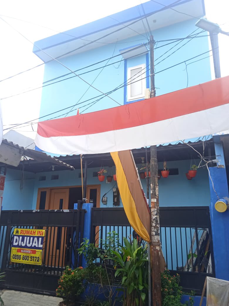dipityshine's tweet photo. [Help RT]

Keluarga ku mau jual rumah di daerah Cengkareng Jakarta Barat 2,5 lantai
7x10 SHM, 4KT &amp; 4KM (3 toilet duduk &amp; 1 toilet jongkok)

Harga 895jt boleh nego, barangkali ada yg minat bisa cek detailnya dilink yaa 

https://t.co/0rAeJd0eJC

#zonauang #zonabu #jualrumah https://t.co/QRgUV8cZaW