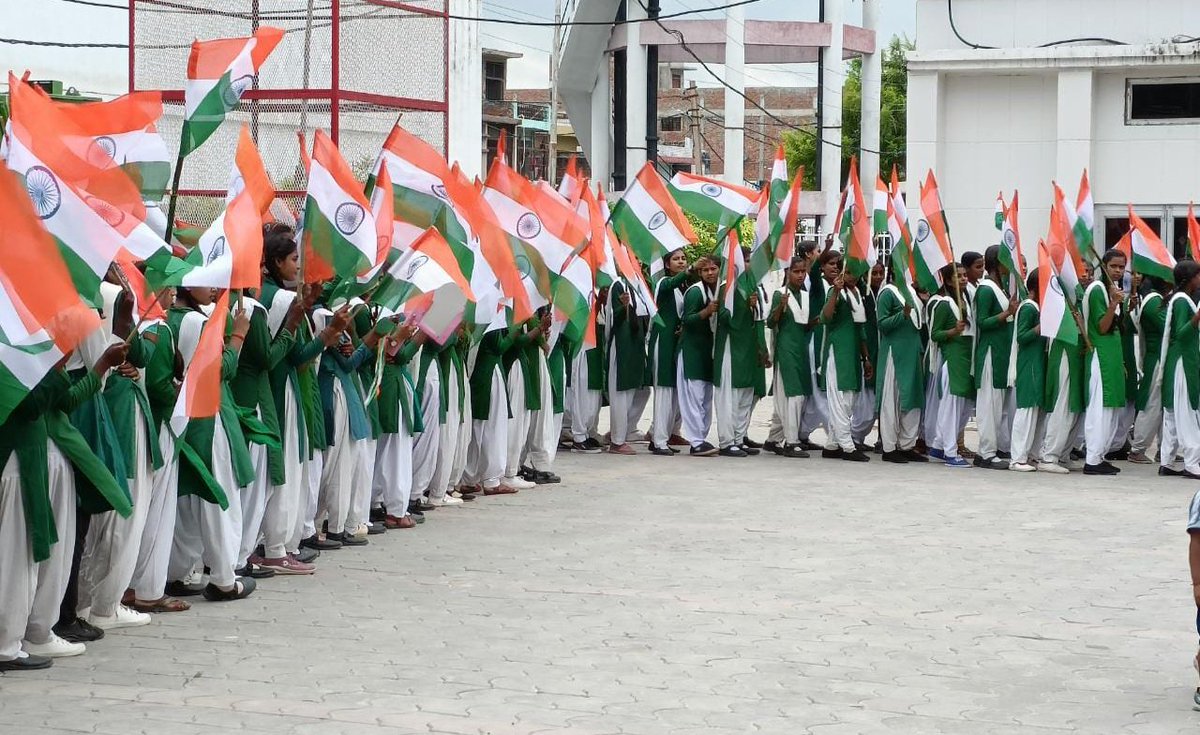 AnupamYPP's tweet photo. #आज़ादी_का_अमृत_महोत्सव कमला बालिका इंटर कॉलेज खागा @PMOIndia @myogioffice @narendramodi https://t.co/OB6o4Vl9kM