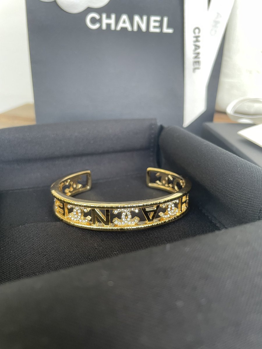 Alicia__ya's tweet photo. The gift has been bought. I hope to see the day you put it on

#วันนี้แม่ๆซื้ออะไรให้ซีพฤกษ์
#ZeePruk https://t.co/mj0TWLh1s5