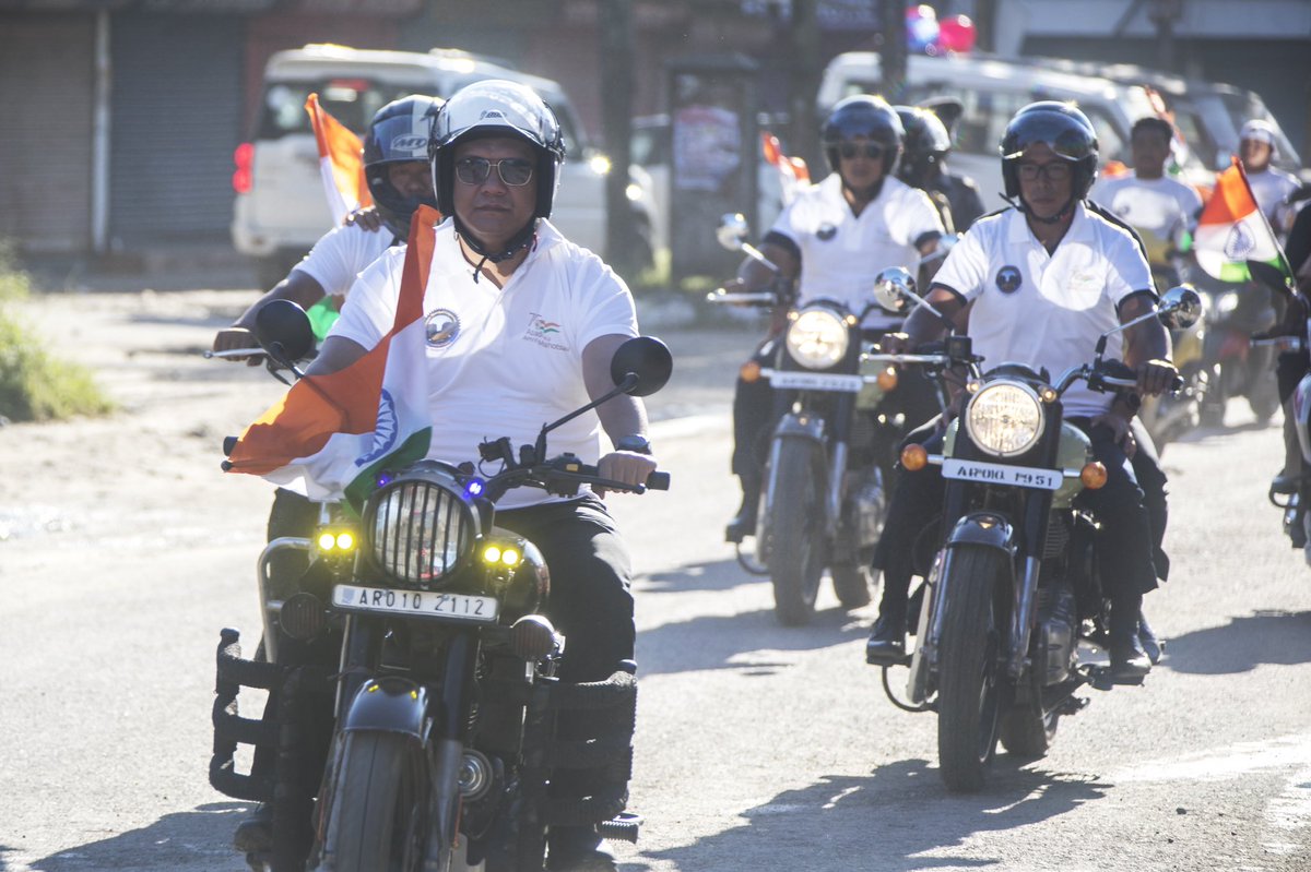 PemaKhanduBJP's tweet photo. भारत माता की जय 🇮🇳

Let patriotic feeling kindle in our hearts.💖

Happy to have joined Bike Rally to celebrate grand #IndiaAt75 with Hon Union Minister Shri @KirenRijiju Ji, Itanagar Mayor Tame Phassang &amp; a large number bikers, as part of the #HarGharTirangaCampaign, today. https://t.co/0aVKsI7yYx