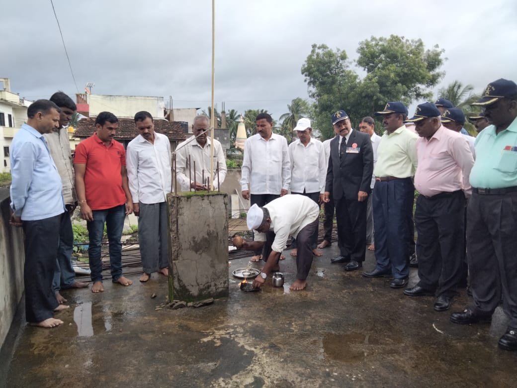 mukthdwar's tweet photo. Shri Ram Lab@mukthdwar
To celebrate Azadi Ka
#AmritMahotsav
Shri Mohan Narvekar hoisted the National Flag in Shri Ram Lib Nangnur,Tal.Gadhinglaj, Dist.Kolhapur, Maharashtra a beneficiary of
#Rrrlf Kolkata
@Dol Maharashtra
#Books for All
#TirangainLibraries
#HarGharTiranga https://t.co/0Ow0rhJ6b2