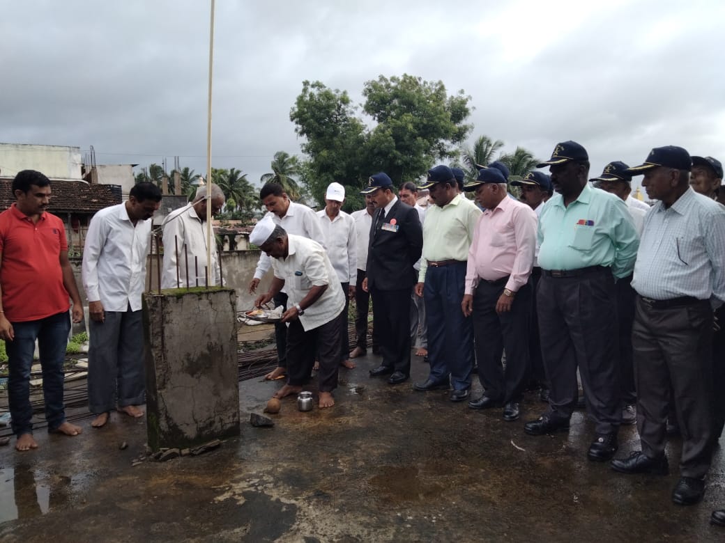 mukthdwar's tweet photo. Shri Ram Lab@mukthdwar
To celebrate Azadi Ka
#AmritMahotsav
Shri Mohan Narvekar hoisted the National Flag in Shri Ram Lib Nangnur,Tal.Gadhinglaj, Dist.Kolhapur, Maharashtra a beneficiary of
#Rrrlf Kolkata
@Dol Maharashtra
#Books for All
#TirangainLibraries
#HarGharTiranga https://t.co/0Ow0rhJ6b2
