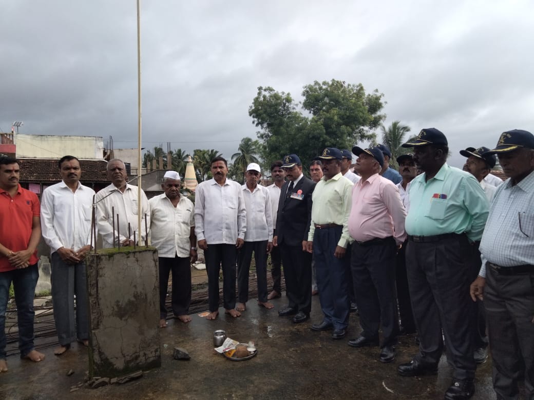 mukthdwar's tweet photo. Shri Ram Lab@mukthdwar
To celebrate Azadi Ka
#AmritMahotsav
Shri Mohan Narvekar hoisted the National Flag in Shri Ram Lib Nangnur,Tal.Gadhinglaj, Dist.Kolhapur, Maharashtra a beneficiary of
#Rrrlf Kolkata
@Dol Maharashtra
#Books for All
#TirangainLibraries
#HarGharTiranga https://t.co/0Ow0rhJ6b2
