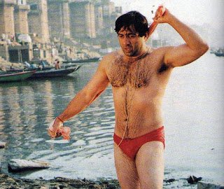 thelostuchiha24's tweet photo. @venu_madanGopal This is not the real #LaalSinghChadha . The pic you have posted is of Forrest Gump. Real pic of #LaalSinghChadha is below. https://t.co/3pRVrzKwu5