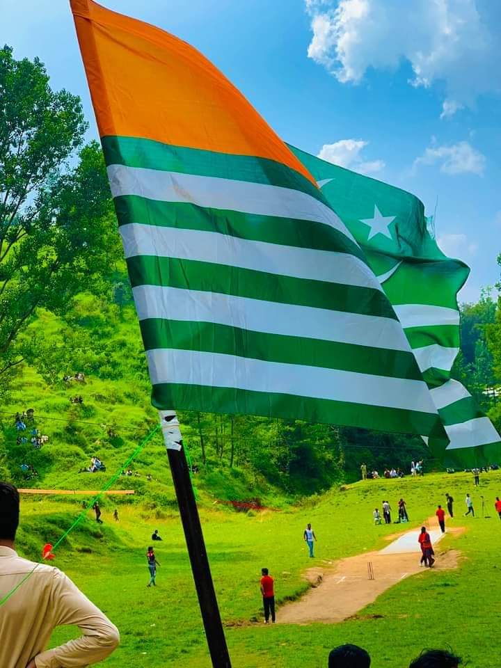 tariqshareef497's tweet photo. اس عزم سے لڑ رہا ہوں جبر کے اندھیروں سے 
طلوع جو سحر ہو گی وہ سحر ہماری ہو گی ❤️🥀 https://t.co/IAqyAI0TpW