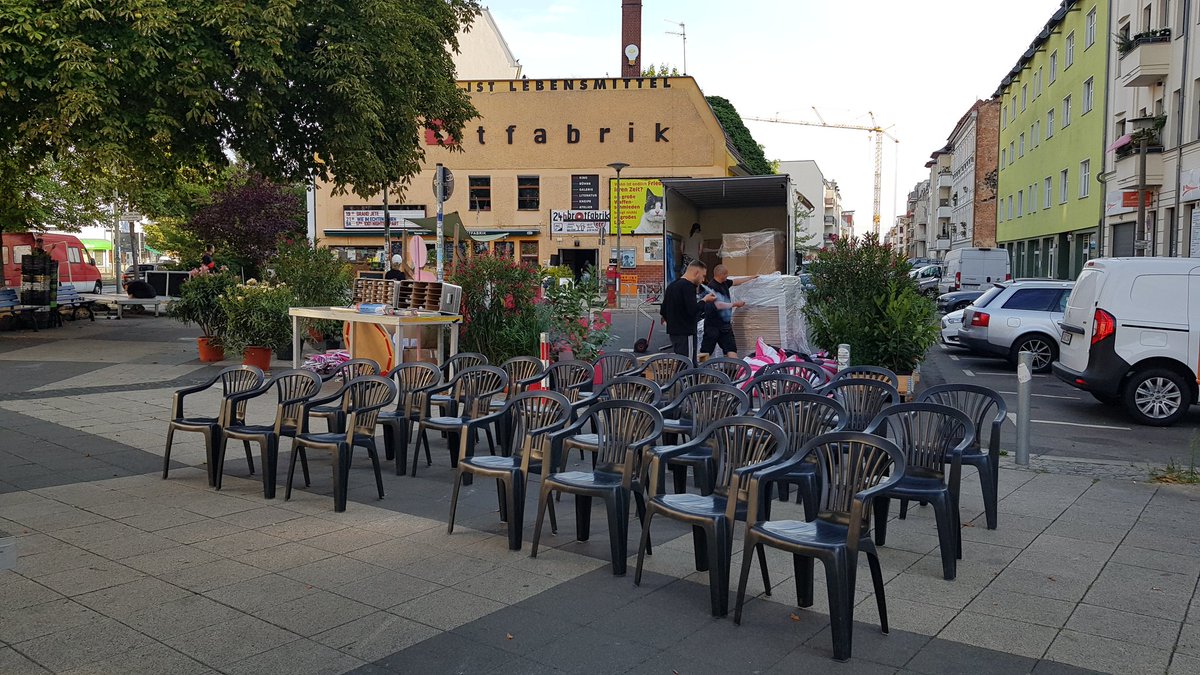 24hTheater's tweet photo. In 10 Minuten geht das #24hTheaterBerlin in die nächste Phase: Öffentliche Lesung der 3 komplett neue Kurzdramen, die über Nacht entstanden sind.
#24htb ^nf @BrotfabrikBln https://t.co/OS3yegpo72