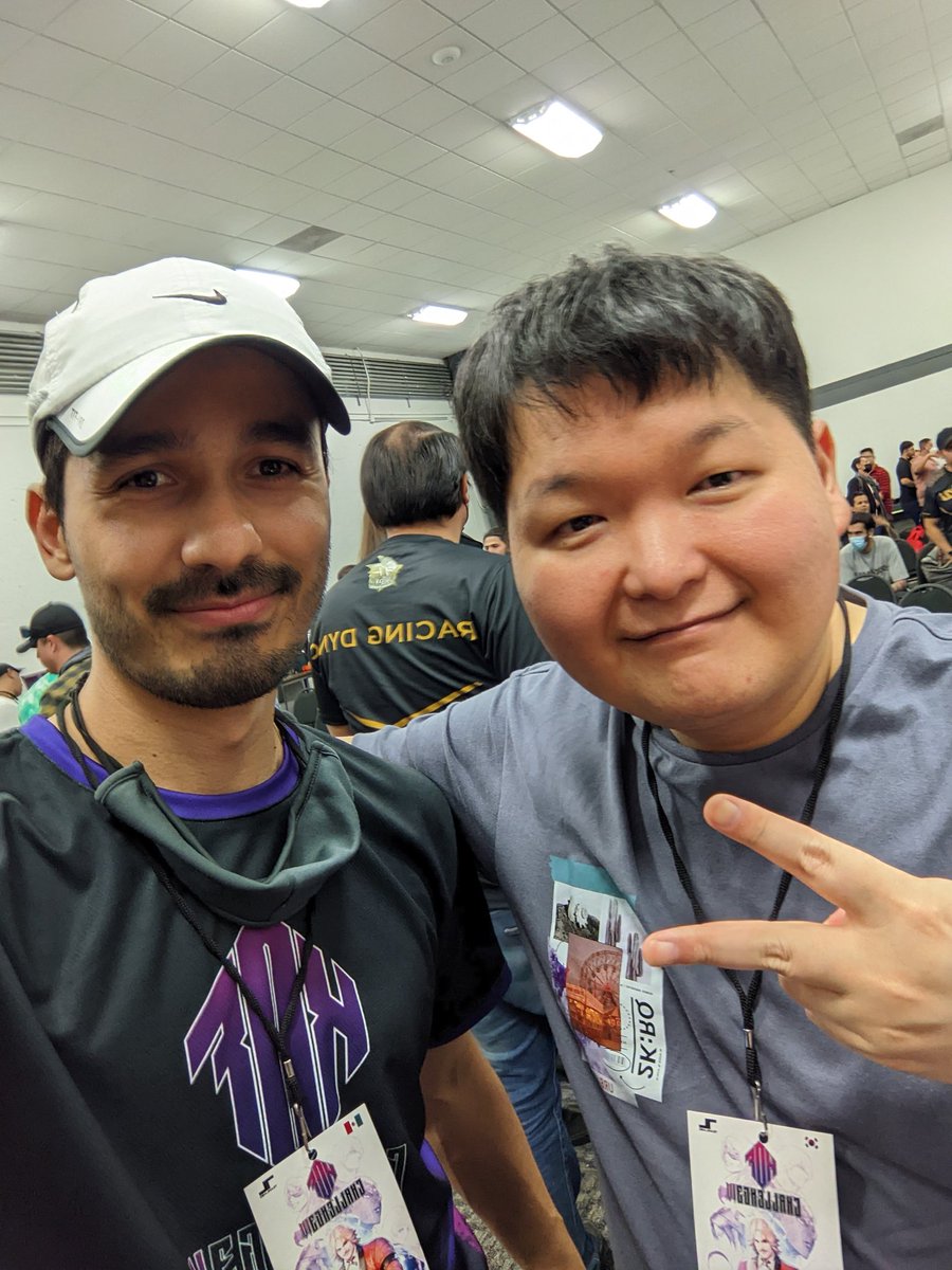 udefo's tweet photo. Más selfies con los participantes #kofchallenge #tijuana #notEvo #kofxv #snk #kof https://t.co/ZIFwAEb0RG
