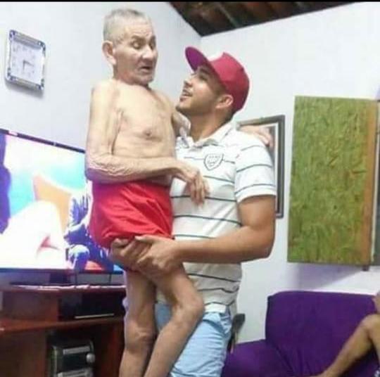 Claudioal70's tweet photo. frequência com que digo que te amo jamais será suficiente para externar a força da nossa ligação de pai e filho. Tudo o que sou e tenho e o potencial de me tornar também são conquistas suas. Feliz Dia dos Pais, meu herói, meu exemplo, minha maior inspiração como ser humano! https://t.co/5FB9lAIiHC