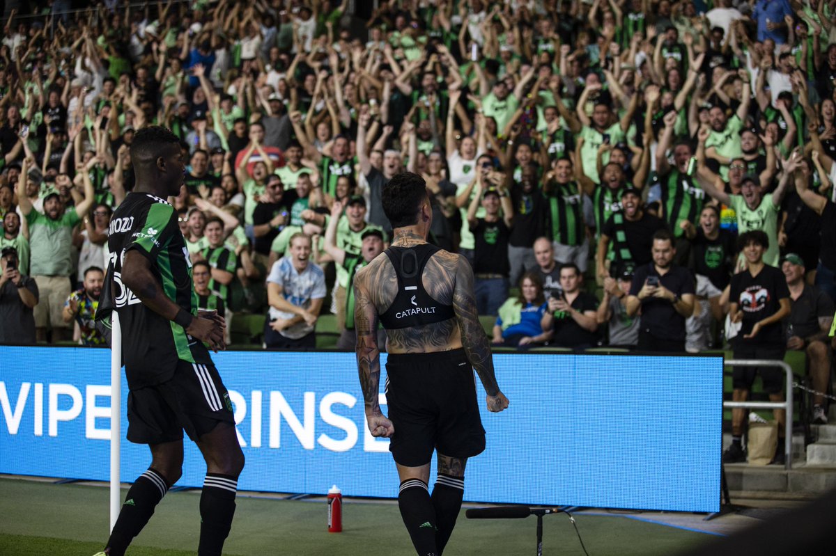SebadriussiOk's tweet photo. Gracias a cada uno de ustedes💚🖤
Hermosa noche +3💪🏾👏🏾 https://t.co/PN6E1iSq3P