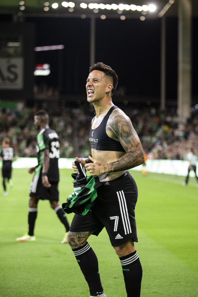 SebadriussiOk's tweet photo. Gracias a cada uno de ustedes💚🖤
Hermosa noche +3💪🏾👏🏾 https://t.co/PN6E1iSq3P