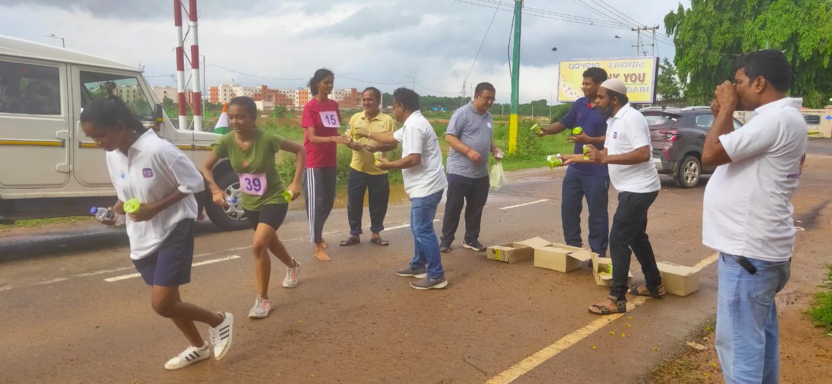 KoelFresh's tweet photo. Happy to share that @KoelFresh in association with @TATAPOWERSOLAR were refreshment partner for RourkelaRuns organized by @RourkelaMC on the eve of 75 Years of Independence.
#koelfresh #rourkela #tatapowersolar #rourkelaruns #AzadiKaAmritMahotsav #azadikaamritmahotsav2022 https://t.co/xQ8xJHzpSt