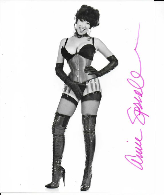 Annie Sprinkle - Who the hell is this? https://t.co/sq2jvb4Xec