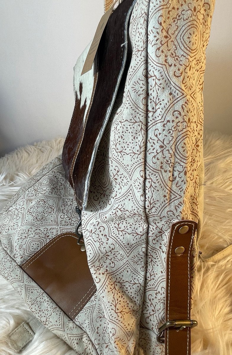 artisan_pure's tweet image. Cowhide Backpack-Recycled Rug with Cowhide Backpack-Casual Bag-Handbag-Satchel-Women's Accessories-Tote-Cowhide Purse-Neutral-Top Handle Bag etsy.me/3vDKWia #ArtisanPureSkinCare #Etsy #UniqueBackpack