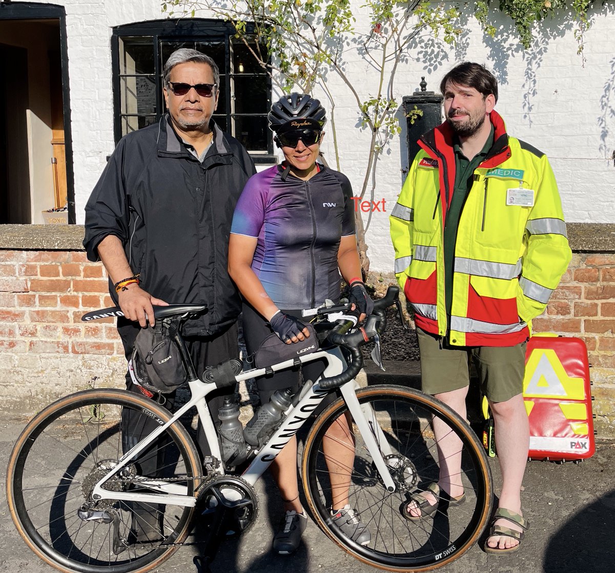 Gareema's (G32) story is still going- #LEL2022 Medic Nathan dotwatched &amp; met her near Horncastle to help patch her up - come out &amp; cheer her home track.trail.live/event/london-e…