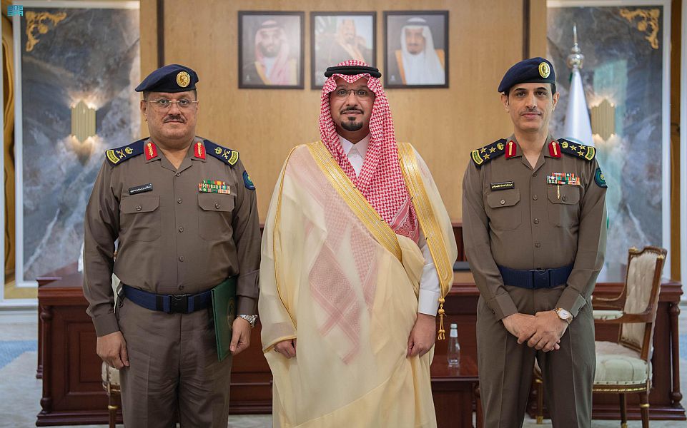 SPAregions's tweet photo. سمو أمير الحدود الشمالية بالنيابة يستقبل مديري الدفاع المدني بالمنطقة السابق والمعين حديثا.
https://t.co/qnAI4tINTI
#واس_عام https://t.co/pGB23RBaRM