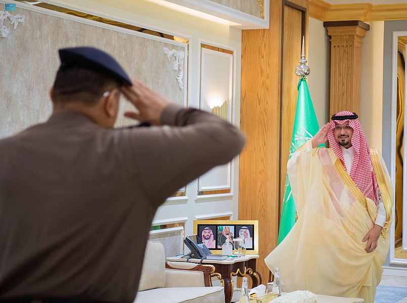 SPAregions's tweet photo. سمو أمير الحدود الشمالية بالنيابة يستقبل مديري الدفاع المدني بالمنطقة السابق والمعين حديثا.
https://t.co/qnAI4tINTI
#واس_عام https://t.co/pGB23RBaRM