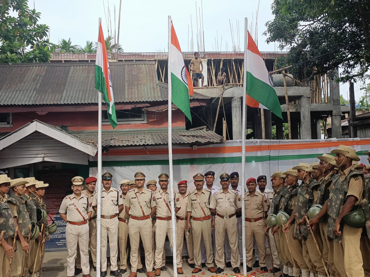 Dhubri_Police's tweet photo. Celebrating   #AzadiKaAmritMahotsav at Gauripur PS
#HarGharTiranga
#HarGharTirangaAssam

@PMOIndia
@HMOIndia
@MinOfCultureGoI
@CMOfficeAssam
@himantabiswa
@DGPAssamPolice
@assampolice
@gpsinghips 
@HardiSpeaks 
@IpsAbhijit https://t.co/YCdq3wDmvH