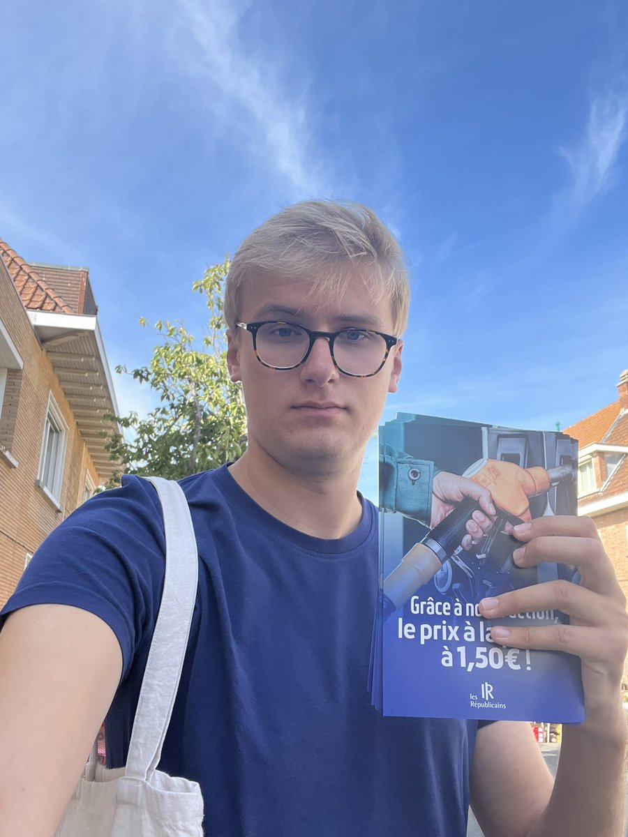 RaphaelChombart's tweet photo. Ce matin à Petit-Fort-Philippe pour le dernier marché de la semaine à votre rencontre pour vous présenter l’action de nos parlementaires à l’Assemblée nationale ! 

☀️ Même l’été, toujours à vos côtés. #circo5914 https://t.co/PdpvMhIBNH