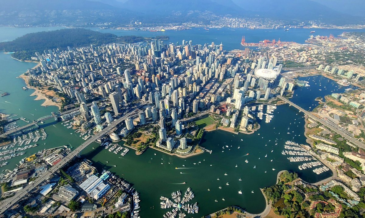 RowFalseCreek's tweet photo. FCRC Update August 14th, 2022: Emus, Fall Regattas (ours and others), Rowing Safety &amp; Fashion, FCYC, Eye in the Sky - https://t.co/WIH50pPjGs Pictures from the CKNW/GlobalOne/AM730 traffic copter by @TrishJewison #rowing #falsecreek #vancouver #headupthecreek https://t.co/2Hiw4h6vVl