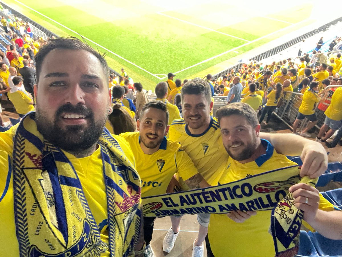 ManuMjbm's tweet photo. Hoy llego el día el día de disfrutar , animar , llorar , sufrir y muchas cosas que nos queda esta temporada, POR MI CADIZ VIVO Y MUERO DONDE SEA #LLNS #CadizRealSociedad @sergio8gonzalez @mariosuaz @The_IZAK15 @Carlitosporra @jcarlosmeni @CColerico @DiegoCopano @ivanalejo7 https://t.co/AAmuWUBK4Q