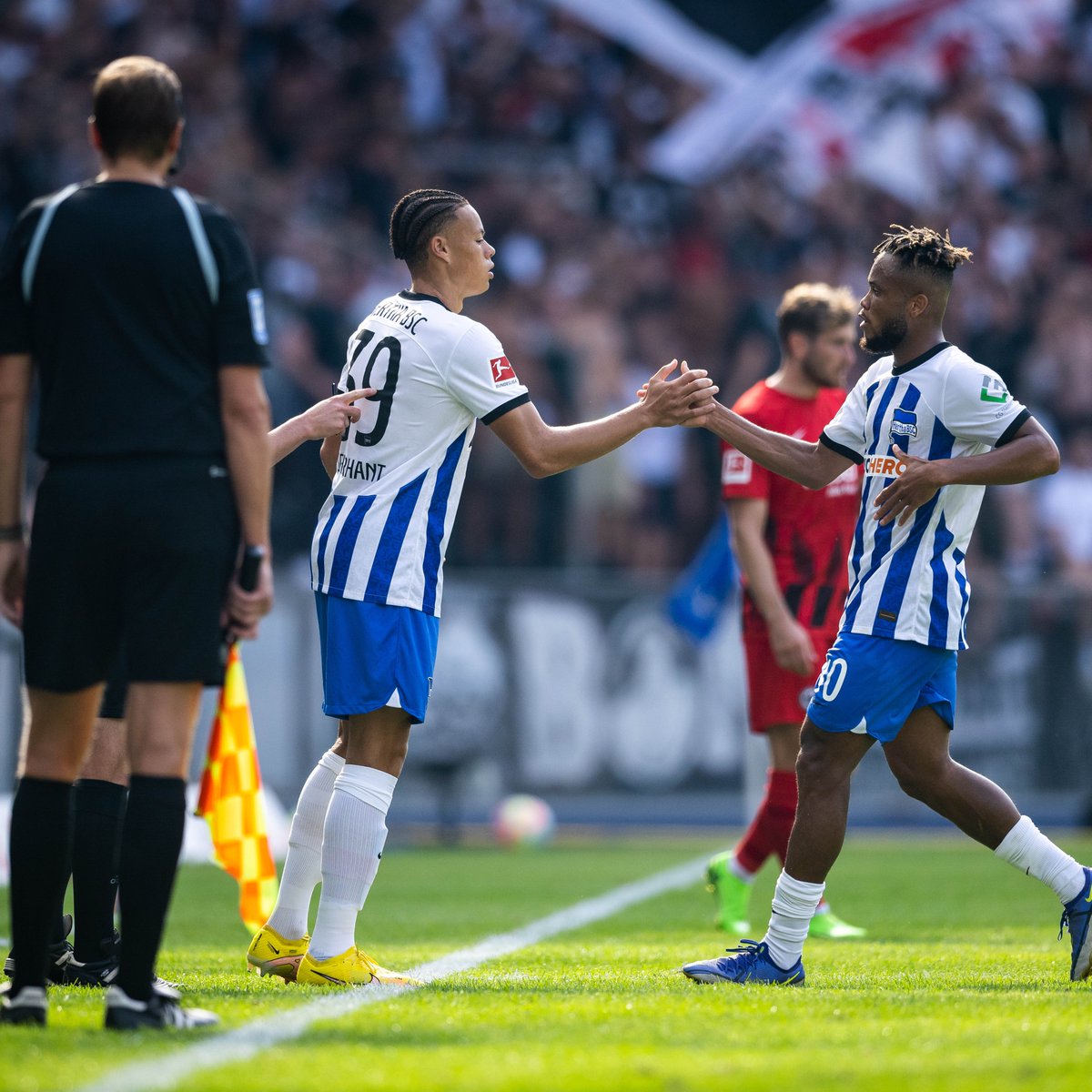 HerthaBubis's tweet photo. 2⃣8⃣. September 2020: Derry #Scherhant wechselt vom Berliner SC zu unserer #BSCU19. 

1⃣3⃣. August 2022: Derry #Scherhant feiert bei #BSCSGE sein Profi-Debüt für @HerthaBSC.

684 Tage von der U19-Unterschrift bis zur Bundesliga! 

#BundesligaBubis #DieZukunftGehörtBerlin #HaHoHe https://t.co/JZDegUtl28