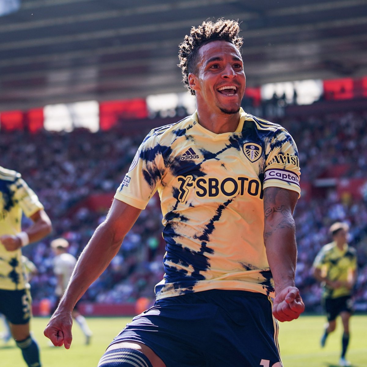 apex_analysis's tweet image. Rodrigo’s game by numbers vs Southampton: 

80% pass accuracy 
48 touches
3/4 long balls 
4 shots
3 key passes  
3 shots on target 
2 goals 

The Premier League’s Top Scorer

#leeds #rodrigo