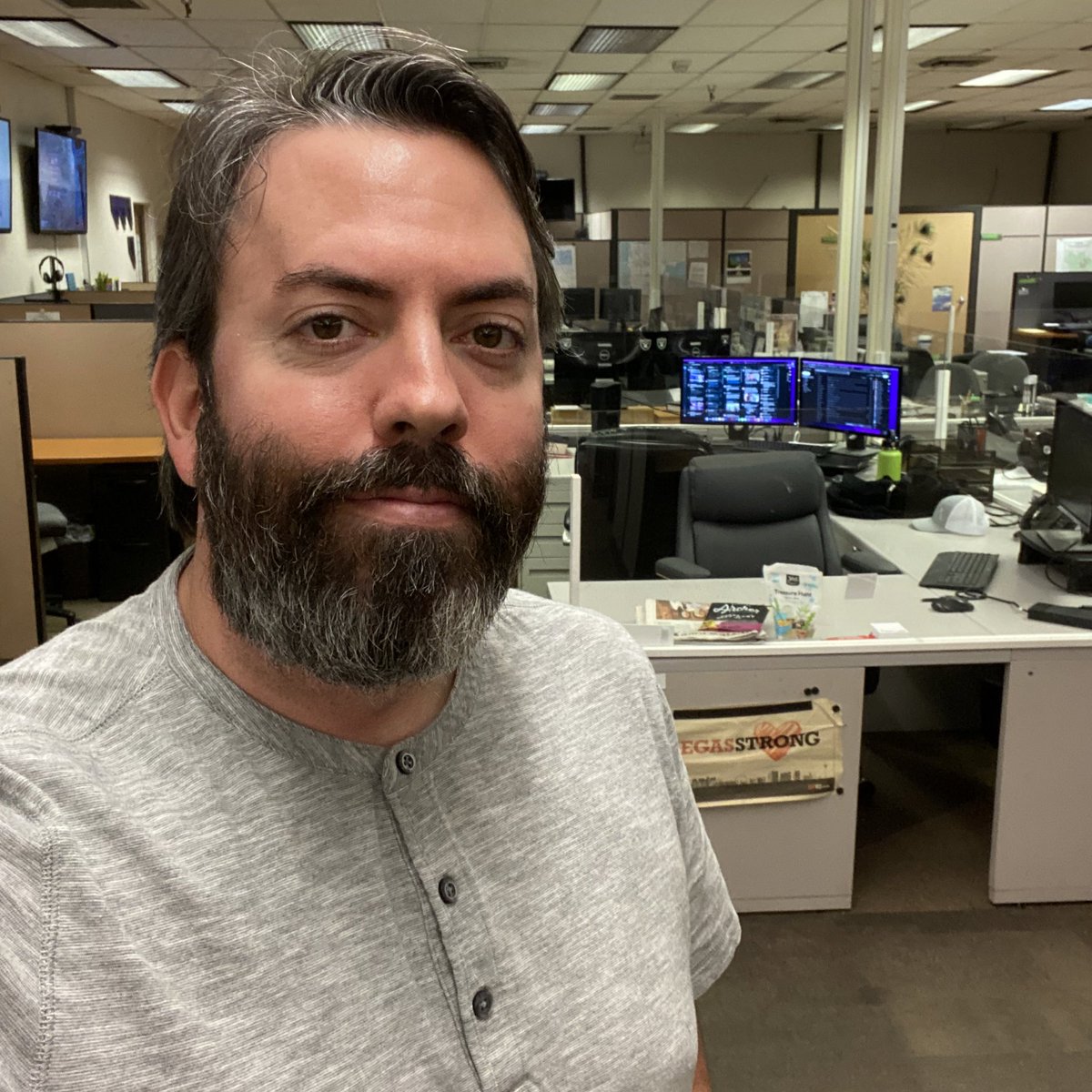 JeffDMosier's tweet photo. With my last shift over tonight, I'm officially a former @reviewjournal employee. Thanks for the memories and gray hairs. First day, June 7, 2010, and last, Aug. 13, 2022. Next chapter: Denver. https://t.co/1dXIzIlOBO