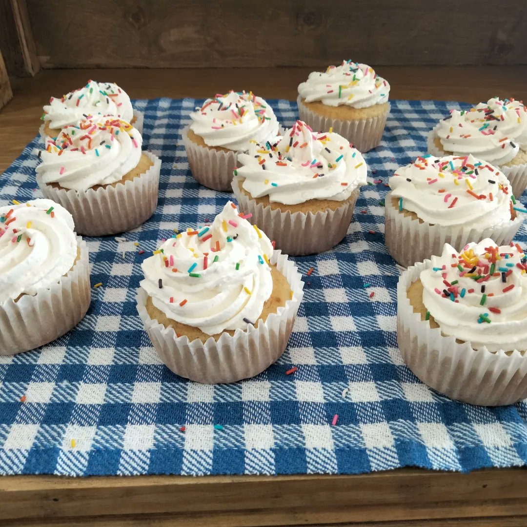 oki_miu's tweet photo. Oki muffins 😋 extra mega deliciosos.
Oki muffins.
🐝Oki bellos y  Miu delicioso
#Muffins🧁
#OkiMiu🐝
#OkiMuffins🧁🐝
#MuffimsSaborCoco🥥
#MuffinsCoco🥥 https://t.co/pkZpcpkPLo