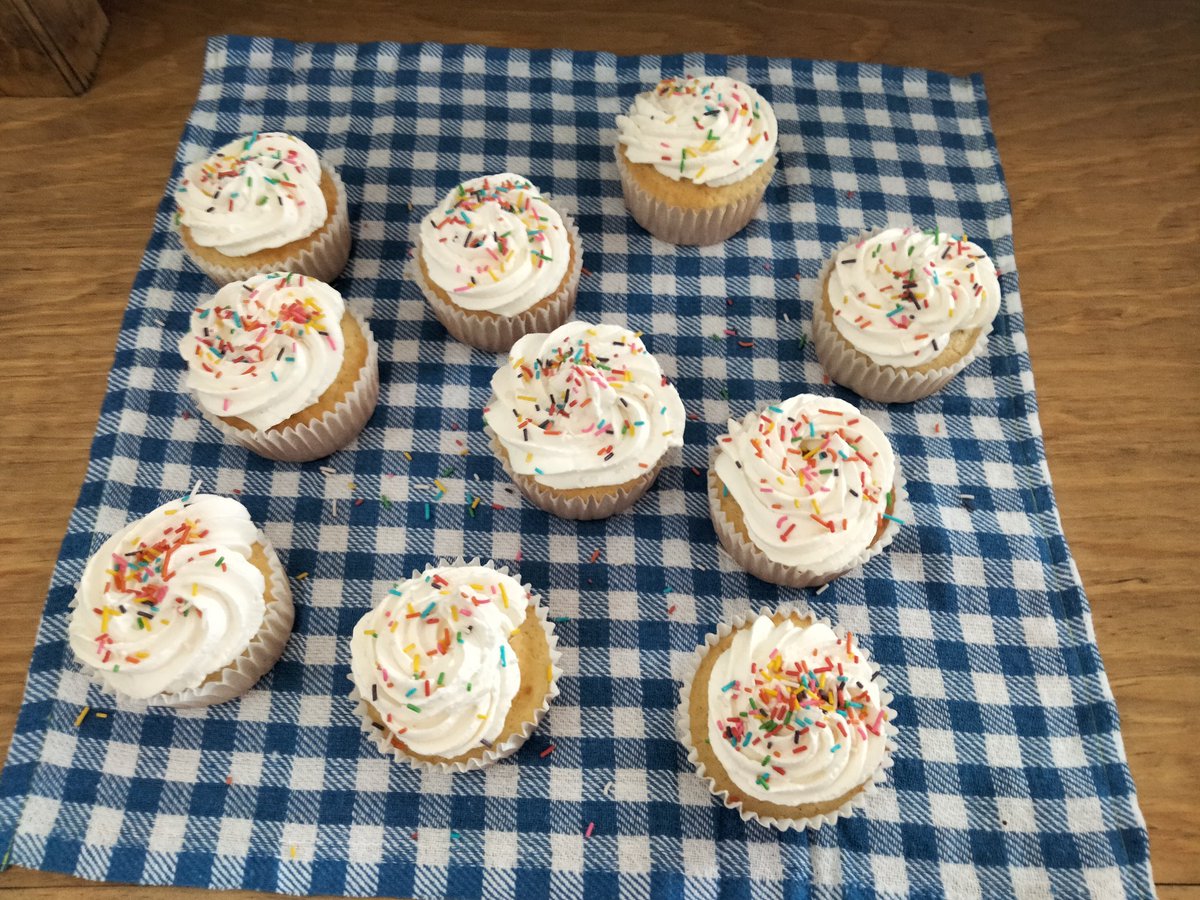 oki_miu's tweet photo. Oki muffins 😋 extra mega deliciosos.
Oki muffins.
🐝Oki bellos y  Miu delicioso
#Muffins🧁
#OkiMiu🐝
#OkiMuffins🧁🐝
#MuffimsSaborCoco🥥
#MuffinsCoco🥥 https://t.co/pkZpcpkPLo