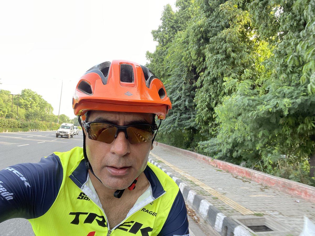 100km around #Delhi. We need more #cycling infra, <a href="/ArvindKejriwal/">Arvind Kejriwal</a>, <a href="/PMOIndia/">PMO India</a>. Bus lanes are bumpy, dusty, never used by buses cos of slow traffic. Why not polish them &amp; convert into NMT lanes instead of carving cycle lanes from the footpaths? <a href="/TOIDelhi/">TOI Delhi</a>  <a href="/htdelhi/">HT Delhi</a> <a href="/IndianExpress/">The Indian Express</a>