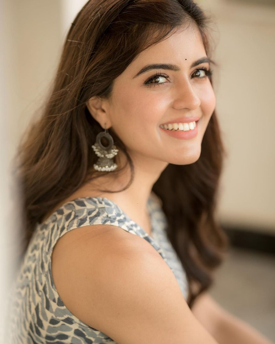 AmrithaFansPage's tweet photo. 😁❤️ #AmrithaAiyer https://t.co/ayfQy95SBZ