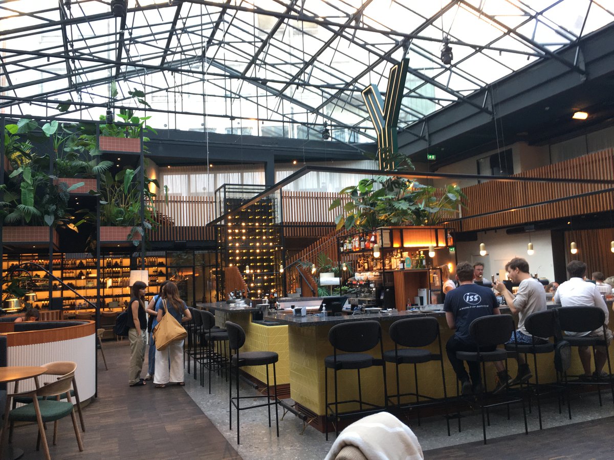 thewinetattoo's tweet photo. #BackinBelgium again to @visitgent for new @lonelyplanet #foodie book @winewankers @CHARLIEWINES @pietrosd @chicatravesias @winematcher  Still a great #foodie #craftbeer #wine city Pairing elegant #German #Spatburgunder with fusion clams @ funky new #hotel https://t.co/9HE7wtzlxF https://t.co/OcS2EceVJZ