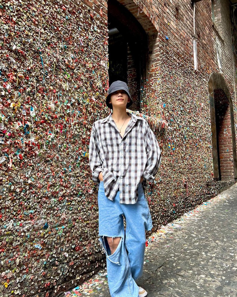 wonubliss's tweet photo. jeonghaniyoo_n 👖🖤🧱 #정한 https://t.co/EcPkbpOw7y