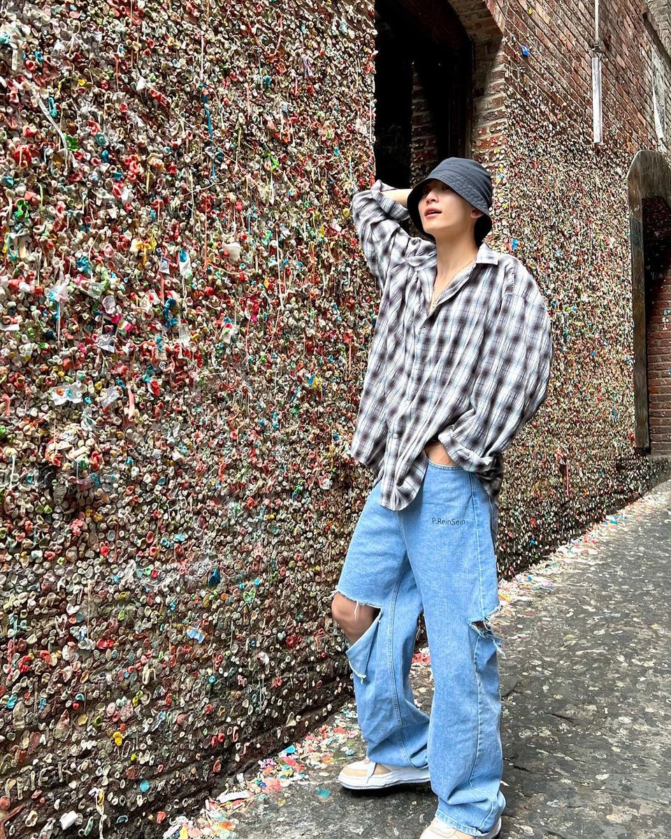 wonubliss's tweet photo. jeonghaniyoo_n 👖🖤🧱 #정한 https://t.co/EcPkbpOw7y