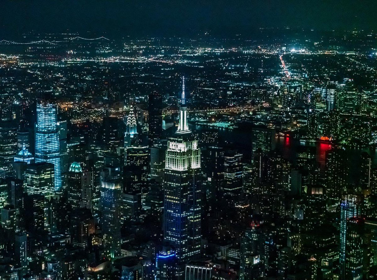 nelsonicfoto's tweet photo. 7/27/2019 - Night Flight Midtown Central Park #flynyon #centralpark #onebryantpark @w42st #5thavenue #spireworks #midtown #nelsonicphotomedia #nelsonchristopherala #sonya9 https://t.co/HlG6H1hzOg