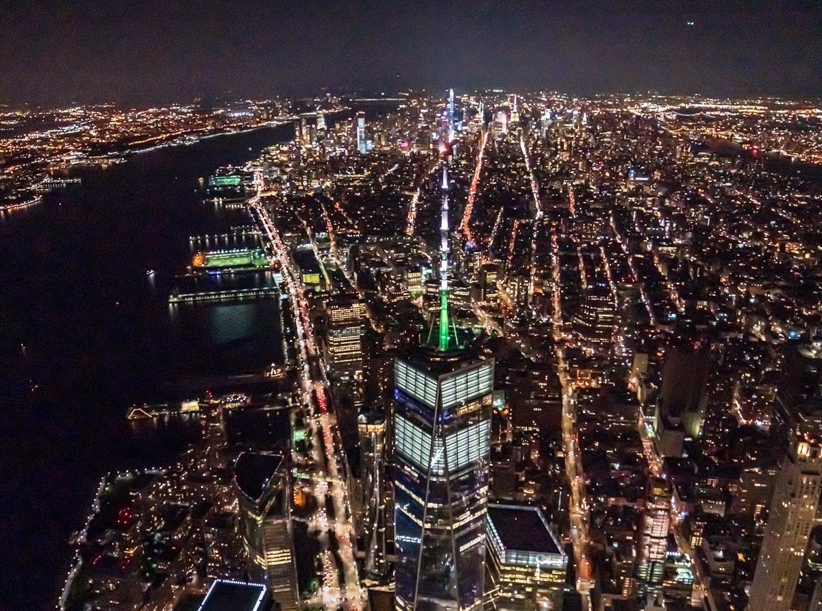nelsonicfoto's tweet photo. 7/27/2019 - Night Flight Midtown Central Park #flynyon #centralpark #onebryantpark @w42st #5thavenue #spireworks #midtown #nelsonicphotomedia #nelsonchristopherala #sonya9 https://t.co/HlG6H1hzOg