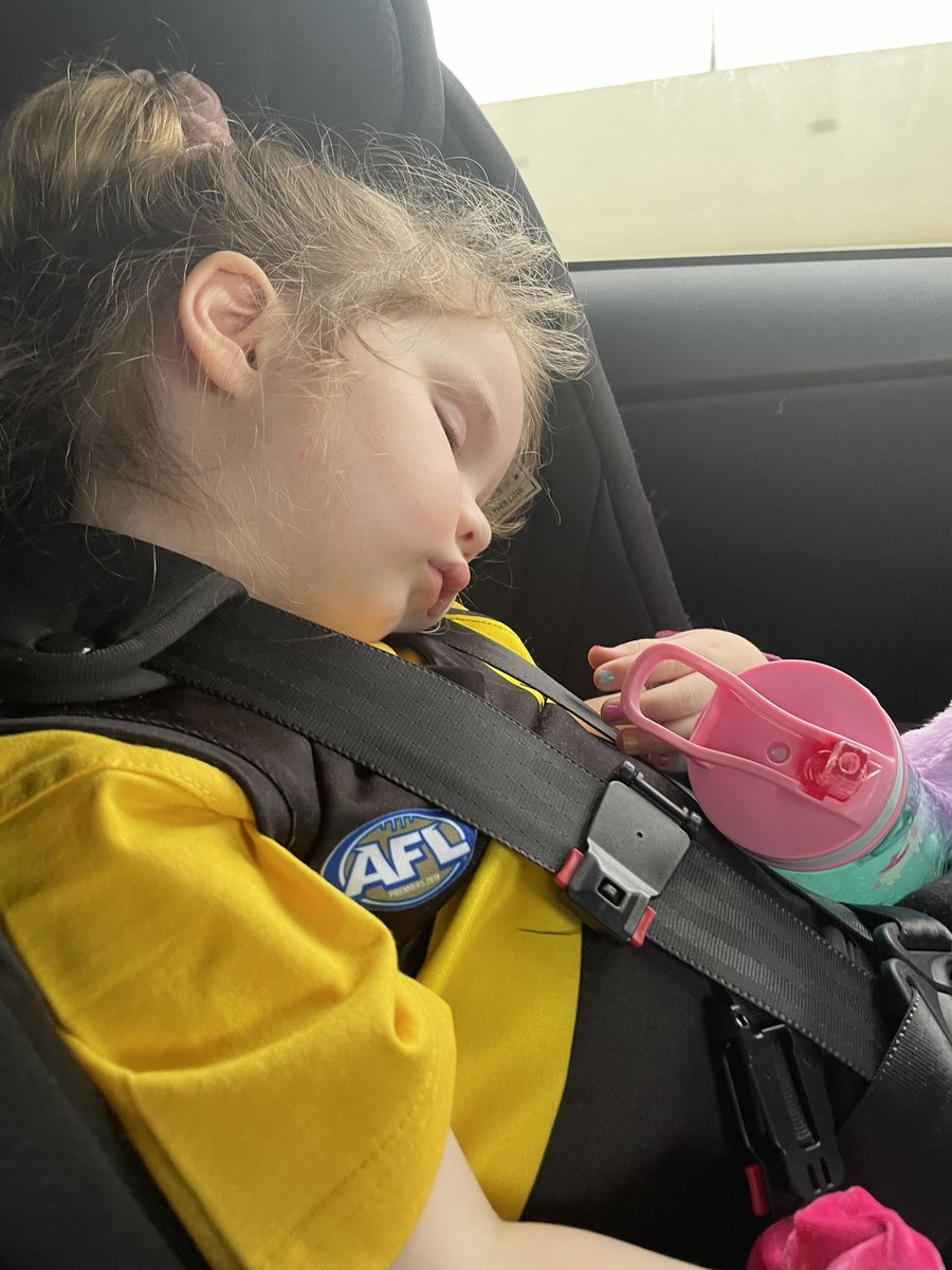 YurikHunt's tweet image. Fun times taking little miss to her first live Tigs game! Didn’t quite last the full game and wasn’t always watching, but we got the win and she said her full quota of ‘Go Tigers’, ‘Go Richmond’ and ‘Go Cotch’. It’s the little wins #TigersHawks