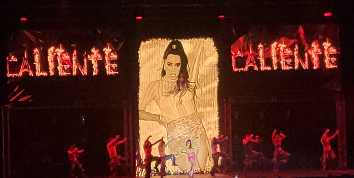Claro que sí reina, el antel arena estaba más que CALIENTE. Prendido fuegoooooo 🔥🌹<a href="/lalioficial/">Lali</a> #DisciplinaTour