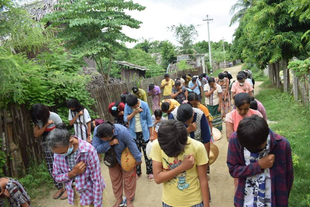 konayaungwin1's tweet photo. Pro democracy youths in a village, Yinmarbin Township, are still marching with vigor to keep opposing the military dictatorship.   #2022Aug14Coup #HelpMyanmarIDPs #WhatsHappeningInMyanmar https://t.co/2rTLQPItgK