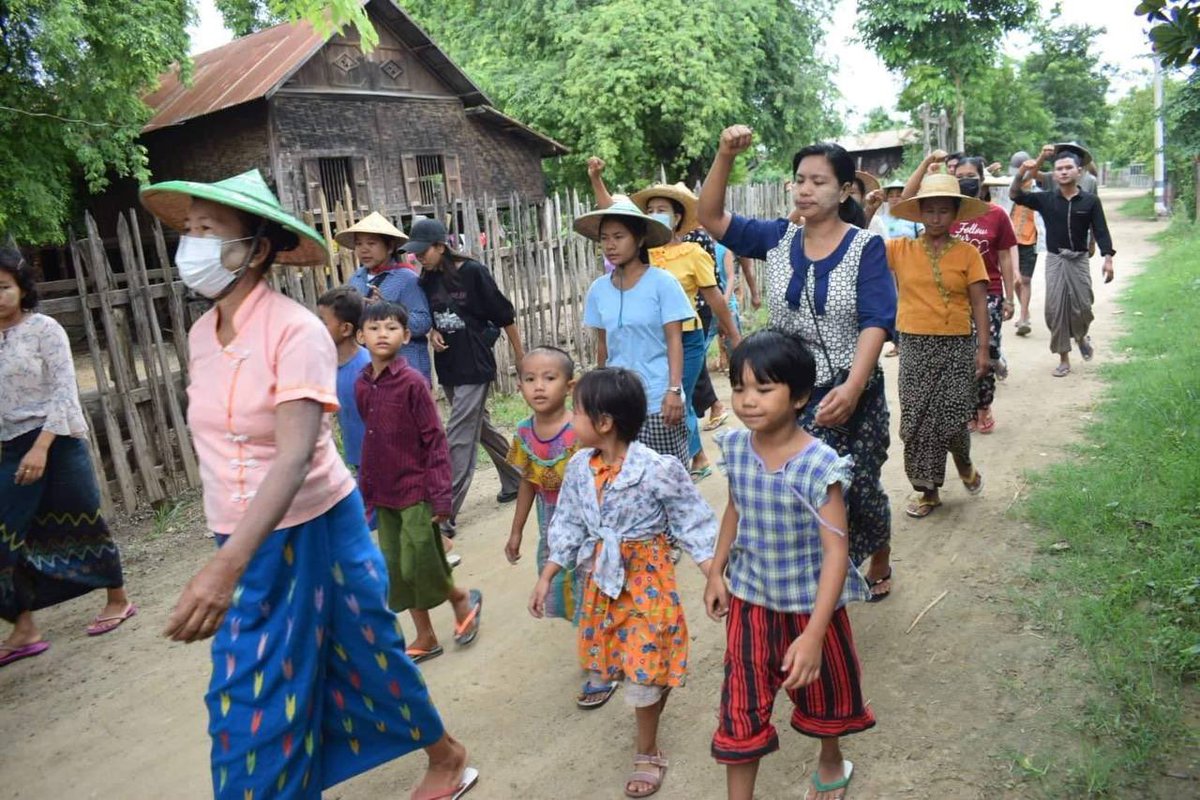 konayaungwin1's tweet photo. Pro democracy youths in a village, Yinmarbin Township, are still marching with vigor to keep opposing the military dictatorship.   #2022Aug14Coup #HelpMyanmarIDPs #WhatsHappeningInMyanmar https://t.co/2rTLQPItgK